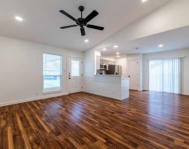 1205 Dobie Dr - Photo Thumbnail 2