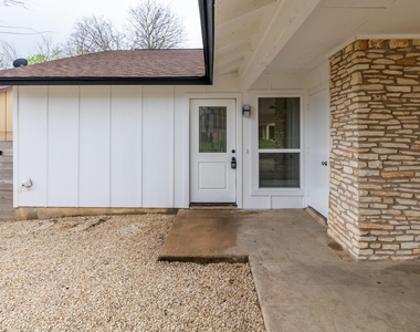 1205 Dobie Dr - Photo Thumbnail 14
