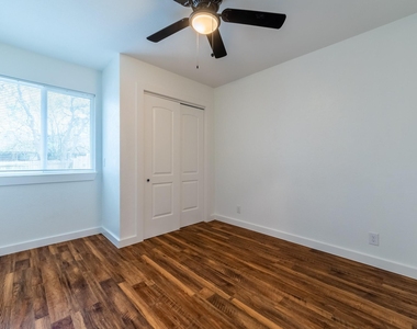 1205 Dobie Dr - Photo Thumbnail 9