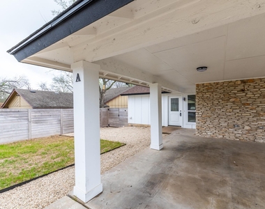 1205 Dobie Dr - Photo Thumbnail 15