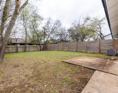 1205 Dobie Dr - Photo Thumbnail 12