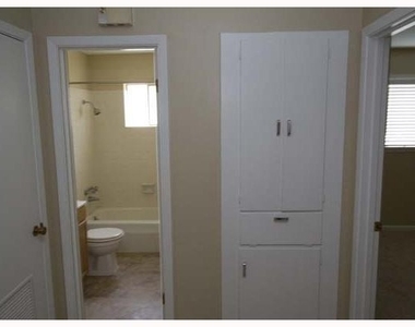 5511 Guadalupe St - Photo Thumbnail 3