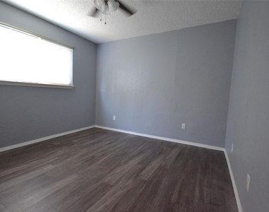 16114 Windermere Dr - Photo Thumbnail 11