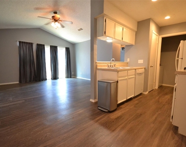 16114 Windermere Dr - Photo Thumbnail 4