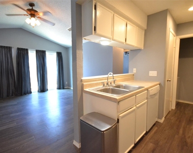 16114 Windermere Dr - Photo Thumbnail 5