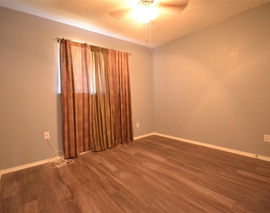 16114 Windermere Dr - Photo Thumbnail 12