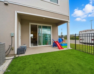 48 Red House Circle - Photo Thumbnail 13