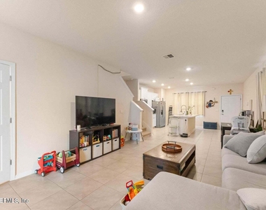 48 Red House Circle - Photo Thumbnail 6