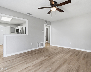 5931 Wilmar Road W - Photo Thumbnail 3