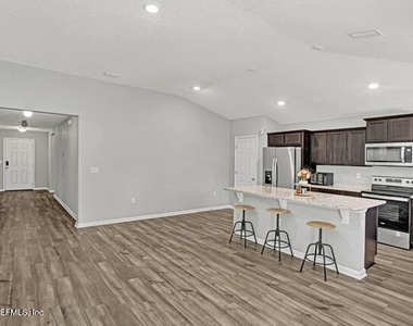 8272 Victory Crossing Boulevard - Photo Thumbnail 6