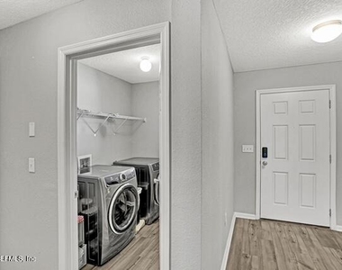 8272 Victory Crossing Boulevard - Photo Thumbnail 13