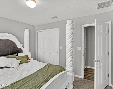 8272 Victory Crossing Boulevard - Photo Thumbnail 12