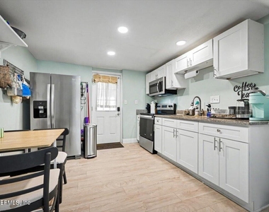 719 South Shores Road - Photo Thumbnail 16