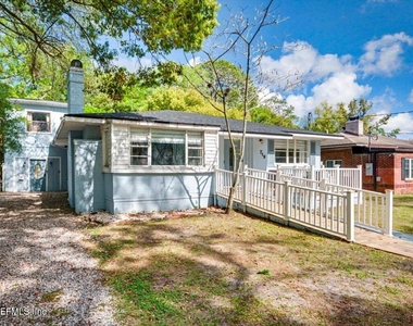 719 South Shores Road - Photo Thumbnail 4