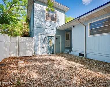 719 South Shores Road - Photo Thumbnail 6