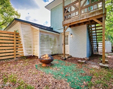 719 South Shores Road - Photo Thumbnail 8
