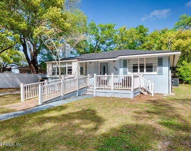 719 South Shores Road - Photo Thumbnail 3