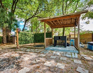 719 South Shores Road - Photo Thumbnail 11