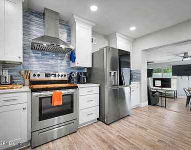 719 South Shores Road - Photo Thumbnail 36
