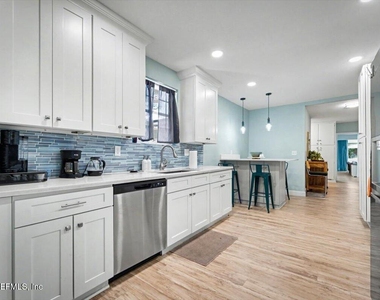 719 South Shores Road - Photo Thumbnail 37