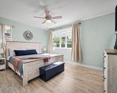 719 South Shores Road - Photo Thumbnail 44