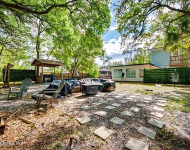 719 South Shores Road - Photo Thumbnail 10