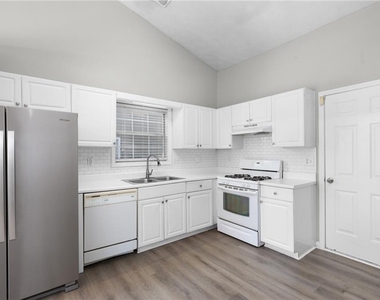 2110 Racquet Club Circle - Photo Thumbnail 11