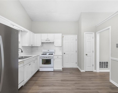 2110 Racquet Club Circle - Photo Thumbnail 10