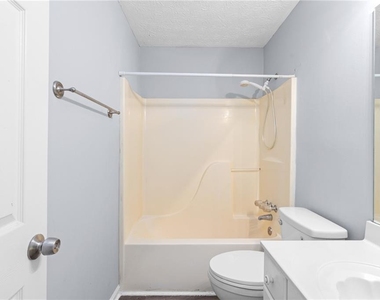 2110 Racquet Club Circle - Photo Thumbnail 15