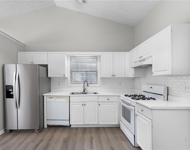 2110 Racquet Club Circle - Photo Thumbnail 12