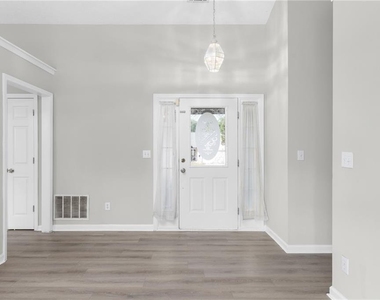 2110 Racquet Club Circle - Photo Thumbnail 4