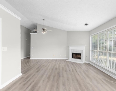 2110 Racquet Club Circle - Photo Thumbnail 3
