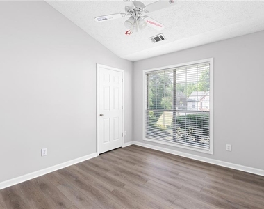 2110 Racquet Club Circle - Photo Thumbnail 18