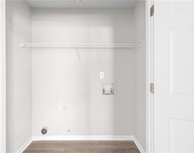 2110 Racquet Club Circle - Photo Thumbnail 16