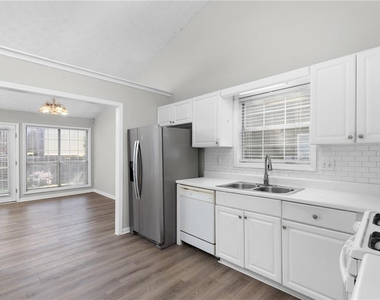 2110 Racquet Club Circle - Photo Thumbnail 2