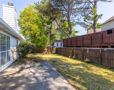 2110 Racquet Club Circle - Photo Thumbnail 32
