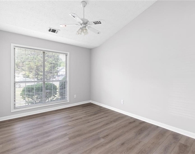 2110 Racquet Club Circle - Photo Thumbnail 17