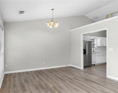 2110 Racquet Club Circle - Photo Thumbnail 9