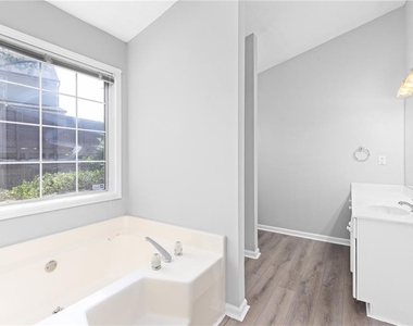 2110 Racquet Club Circle - Photo Thumbnail 23