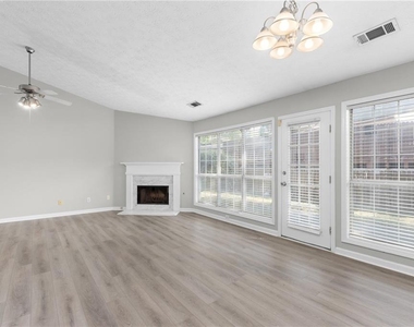 2110 Racquet Club Circle - Photo Thumbnail 7