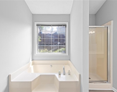 2110 Racquet Club Circle - Photo Thumbnail 25