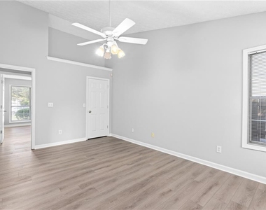 2110 Racquet Club Circle - Photo Thumbnail 21