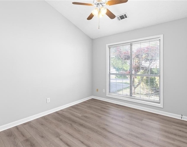 2110 Racquet Club Circle - Photo Thumbnail 29