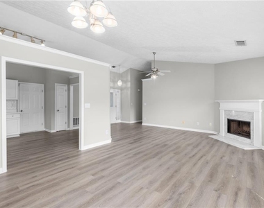 2110 Racquet Club Circle - Photo Thumbnail 8