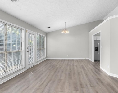 2110 Racquet Club Circle - Photo Thumbnail 5