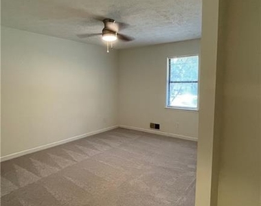 109 Doves Lane - Photo Thumbnail 4