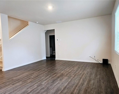 306 Walnut Grove Way - Photo Thumbnail 7