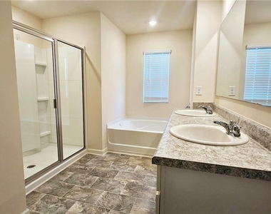 306 Walnut Grove Way - Photo Thumbnail 16