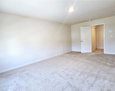 306 Walnut Grove Way - Photo Thumbnail 15