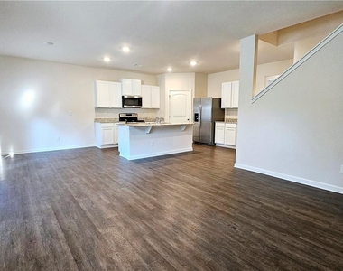 306 Walnut Grove Way - Photo Thumbnail 8